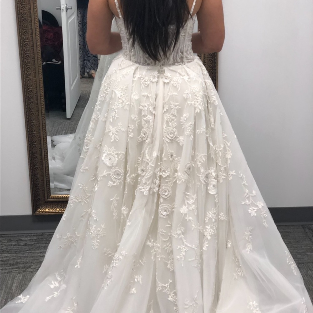 Zuhair Murad train - Picture 5 of 7